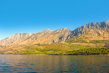 Fototapeta na wymiar Chorwacja. Może Adriatyckie i góry. Wybrzeża Dalmacji. 