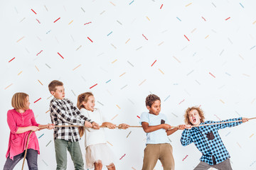 Kids pulling a rope © Photographee.eu