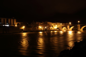 Fototapeta na wymiar Ville de Limoux et rivière Aude de nuit , Occitanie dans le sud de la France
