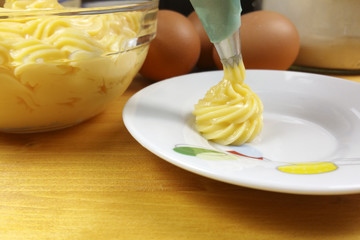 Pastry cream in bowl