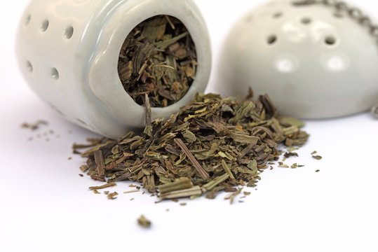 Kr&auml;utertee im Teeei