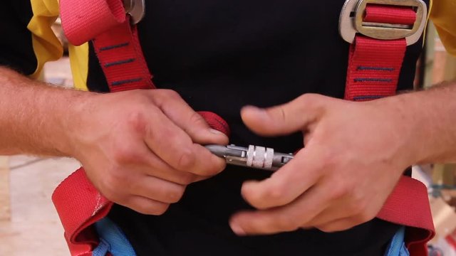 Preparation Job of industrial climbers for lifting and fixing