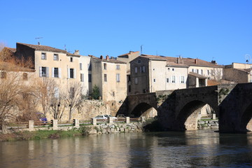 Fototapeta na wymiar Ville de Limoux et rivière Aude , Occitanie dans le sud de la France