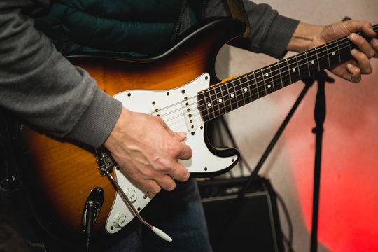 Chitarra elettrica ad una festa