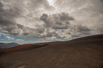 Paesaggio desertico di sabbia vulcanica nel Parco Nazionale di Timanfaya in Lanzarote - Canarie