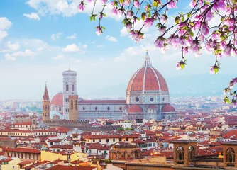 Fotobehang cityline met kathedraalkerk Santa Maria del Fiore op de lentedag, Florence, Italië © neirfy