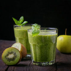  Green smoothies with kiwi fruit

