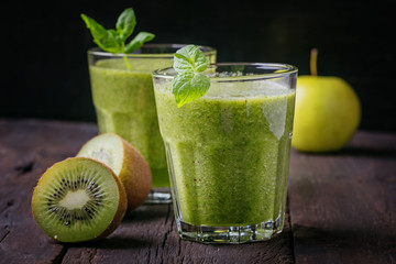  Green smoothies with kiwi fruit

