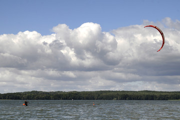 kitesurfing na jeziorze drawskim © marsad