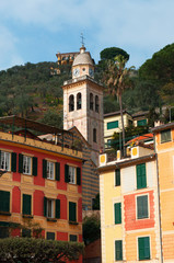 Obraz premium Portofino, 16/03/2017: vista della Chiesa di San Martino, costruita nel XII secolo nella zona più antica del borgo
