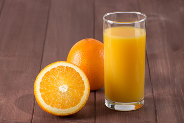 Fototapeta na wymiar Fresh orange juice with sliced orange on table