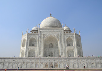 Dynamic perspective view of the Taj Mahal mausoleum in Agra, India, with the main building portal and dome