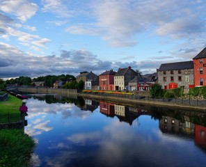 Fototapeta na wymiar Fluss in Kilkenny, Irland