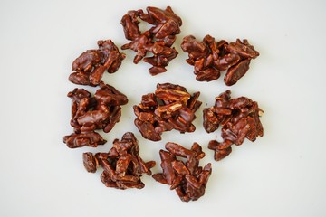 Slivered almonds covered with French dark chocolate 