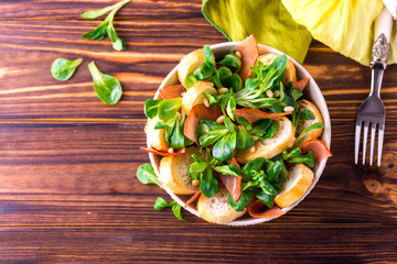 Ham bacon, cucumber, spinach and crackers salad