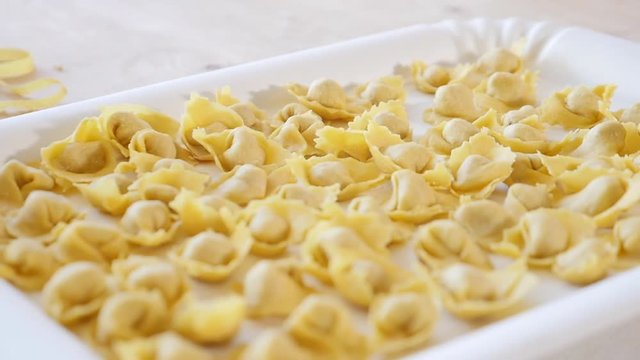 Tortellini slowmotion