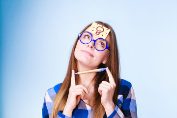 woman thinking light idea bulb on head