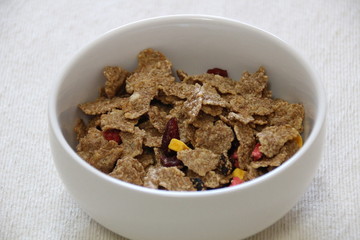 ドライフルーツ入りシリアル