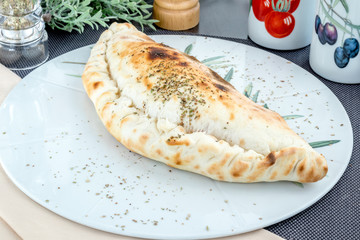Пицца кальцоне