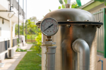 Pressure gage of tank water filtration systems