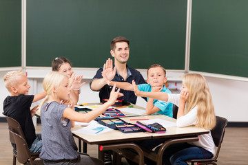 Handzeichen in der Grundschule