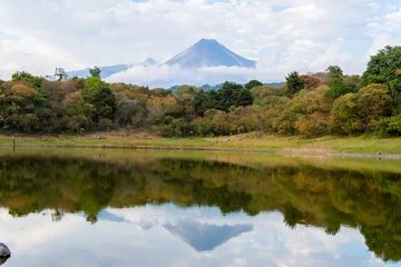 Foto op Canvas De Colima-vulkaan weerspiegeld in het meer. © jesuschurion57