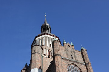 Fototapeta na wymiar Old Church in the Hanseatic city of Stralsund 