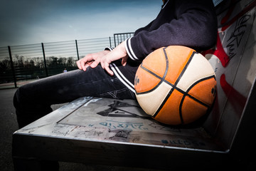 basket ball balle basket ballon street sport urban urbain adolescent jeune rue occupation banlieue