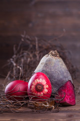 natural easter egg dyeing red with beetroot