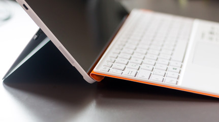 Tablet Computer / Convertible PC modern, Seitenansicht Breitbild