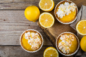 Lemon meringue mini pies © anaumenko