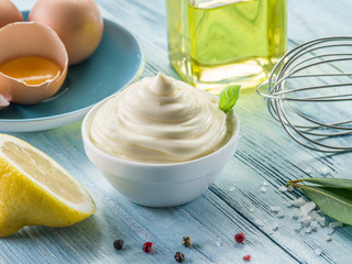 Natural mayonnaise ingredients and the sauce itself.
