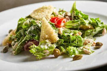 Tuna Salad with Tomato and Capers
