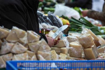 Vendedor de queso en mercado