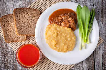 peas cooked with meat sauce