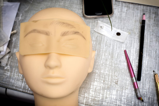 Microblading na manekinie