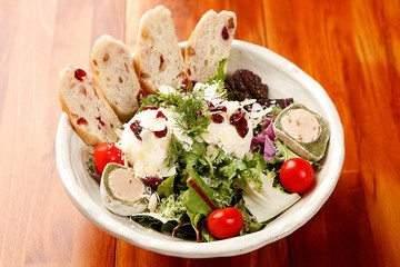 ricotta cheese salad with bread