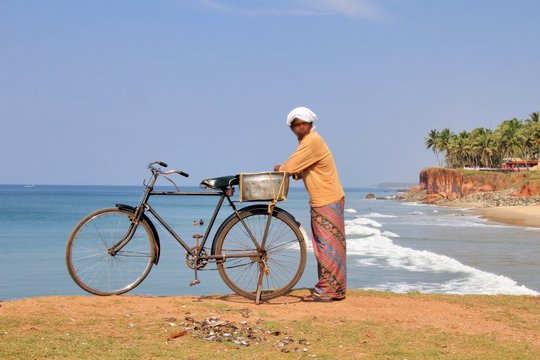 Un homme et son vélo en Inde