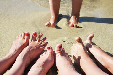 female bare feet fingers up OK