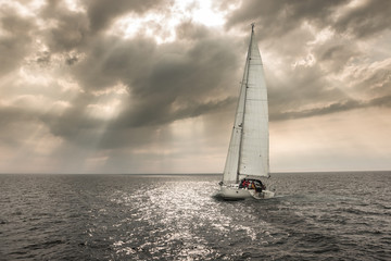 Fototapeta na wymiar Segelboot auf dem Meer