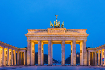 Obraz premium Brandenburger Tor (Brandenburg Gate) , famous landmark in Berlin Germany