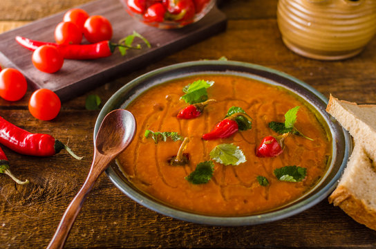 Delish tomato soup with bread and chilli