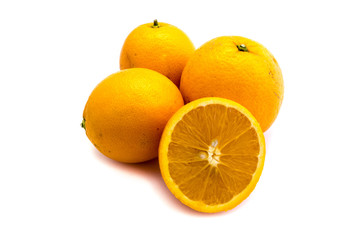 Orangen isoliert auf weiß