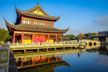 Obraz premium SHANGHAI, CHINA - 29 JANUARY, 2017: Beautiful traditional chinese buildings located inside Zhouzhuang water town, ancient city district with channels and old buildings, charming popular tourist area