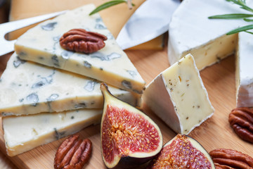Cheeseboard with blue cheese and fruits