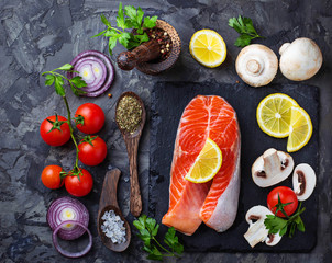 Salmon, mushrooms, tomatoes and parsley