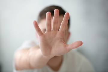 Obraz premium Hand of depressed man closeup