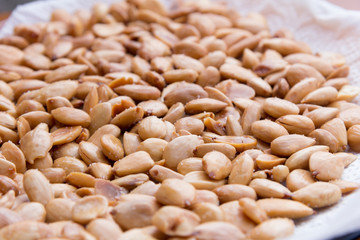 Almendras fritas con sal