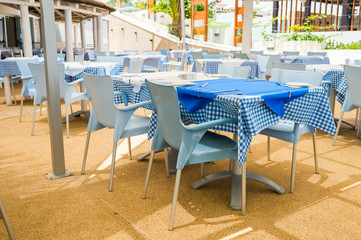 tables in the cafe