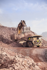 Loading of copper ore on very big dump-body truck © Luis Sandoval M.